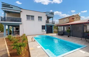 Nice Home in Vrh With Wifi and 2 Bedrooms - Image 3