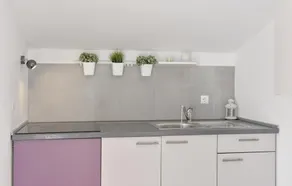 Beautiful Home in Grab With Wifi and 4 Bedrooms - Image 2