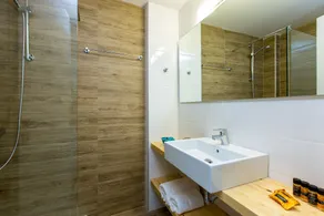 Golden Coast Apartments - Image 2