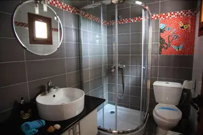 Seranides Boutique Hotel - Image 5