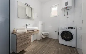 Stunning Home in Drinovci With 4 Bedrooms, Wifi and Outdoor Swimming Pool - Image 2