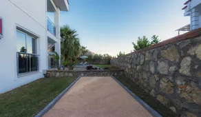 Fours Seasons Villa 7 - Image 3