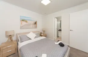 Lakeview Apartment Suite 16 - Image 3