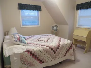 Bayshore Charm Summer Home - Image 3