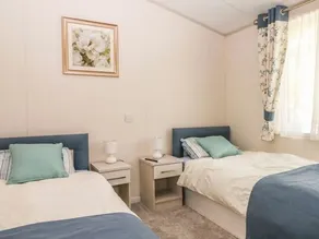 Lavish Holiday Home in Saint Leonards With Swimming Pool - Image 2