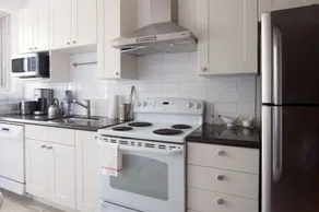 Artsy 3BR in Monkland Village by Host Kick - Image 3