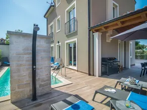Charming Villa in Rovinj With Swimming Pool - Image 3