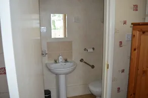 Cross Haven Guest House - Image 2