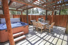 Bear Trap Cabin - Cozy 2 bedroom, Hot Tub, Fireplace, BBQ, Fenced Deck - Image 4
