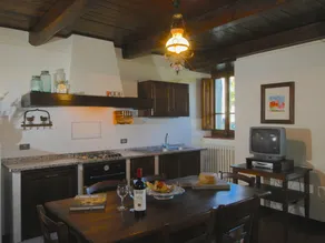 Agriturismo near Cortona with Spacious Garden & Swimming Pool - Image 3