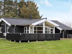 Spacious Cottage in Lønstrup With Terrace - Image 5