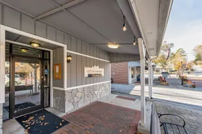 The Holly House In Downtown Demorest 2 Bedroom Home by Redawning - Image 5