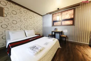 Economy Hotel - Image 2