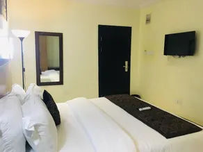 StoneSide Hotel And Apartments - Image 2