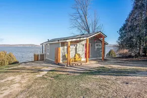 cozy lakeshore cottage - Image 5