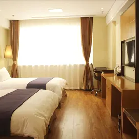 V Yeginn Hotel - Image 4