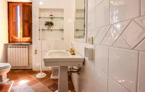 Nice Home in Caserta Vecchia With Wifi and 5 Bedrooms - Image 2