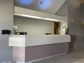 5 Starz Hotel - Image 2