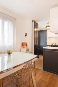 Charming Two Bedroom Apartment With A Garden - Image 3