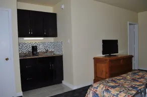 Camrest Motel - Image 2