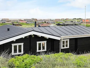 Enthralling Holiday Home in Hvide Sande Near Beach - Image 2