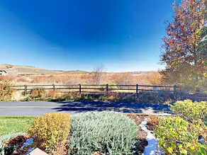 2br + Loft Mountain-view W/ Private Hot Tub 2 Bedroom Townhouse - Image 4