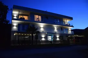 Charming Coastal Escape With Sea Views - 7 Guests - Image 5