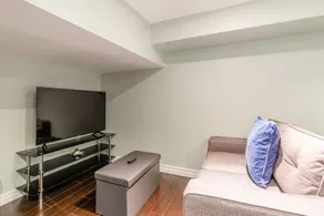 Bright and Spacious - 3BR Apt With Netflix - Near High Park - Image 5