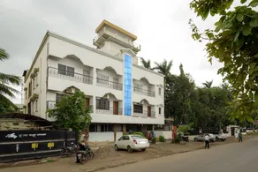 OYO 17270 Hotel Leo Pride - Image 3