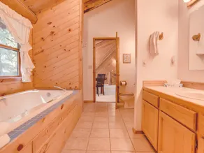 Bear Den Log Cabin - Image 5