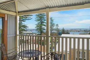 Newcastle Short Stay Accommodation - Vista Apartment - Image 2