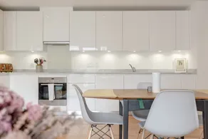 Stylish 2 Bedroom Flat With Balcony - Image 3