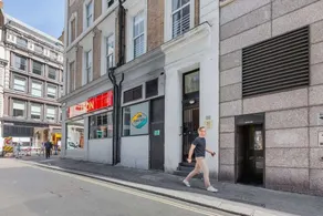 Stunning 1 Bed in the City, 4 Mins to Bank Station - Image 3