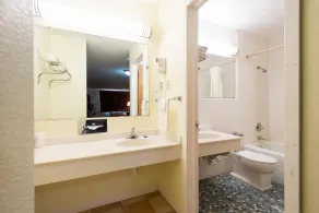 Royal Inn Abilene - Image 5