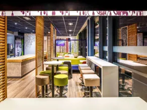 ibis budget Luton Airport - Image 2