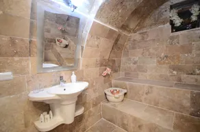Alexander Cave House - Image 5