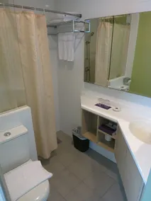 Aqueen Hotel Lavender - Image 3