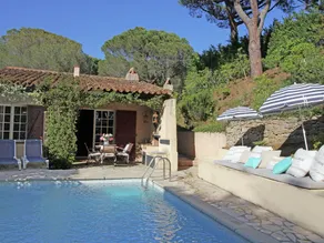 Charming holiday home with private pool within short distance of Plage de Gigaro - Image 3