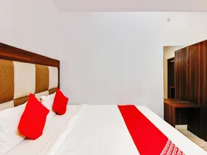 Rk Grand by OYO Rooms - Image 4