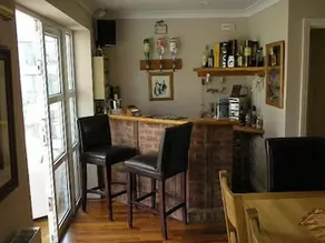 Roseville Bed & Breakfast - Image 2