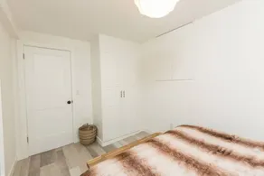 1 Bedroom Trendy Condo in Trinity Bellwoods - Image 4
