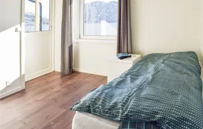 Nice Home in Florø With 9 Bedrooms and Wifi - Image 3