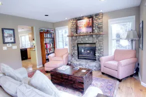 1717 Geneva Drive W - 4 Br Townhouse - Image 2
