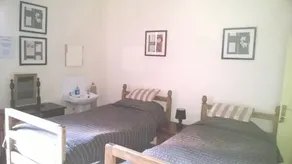 Hillview Guest House Northampton - Image 3