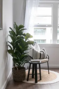 Stylish 1 Bedroom Apartment Near Beach - Image 3