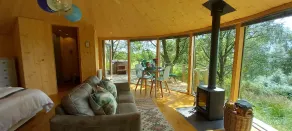 Luxury and Peaceful 1-bed Roundhouse With Hot Tub - Image 5