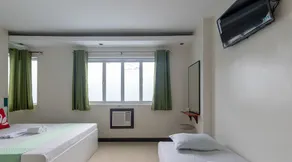 Cool Breeze Hotel and Villas by ZEN Rooms - Image 3