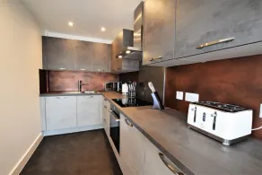 Your Apartment Brunel Loft - No 2 - Image 5
