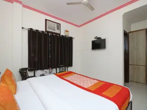 OYO 9963 Hotel Raja Palace - Image 2