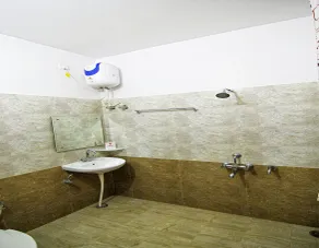 Hotel JMD Inn by OYO Rooms - Image 5